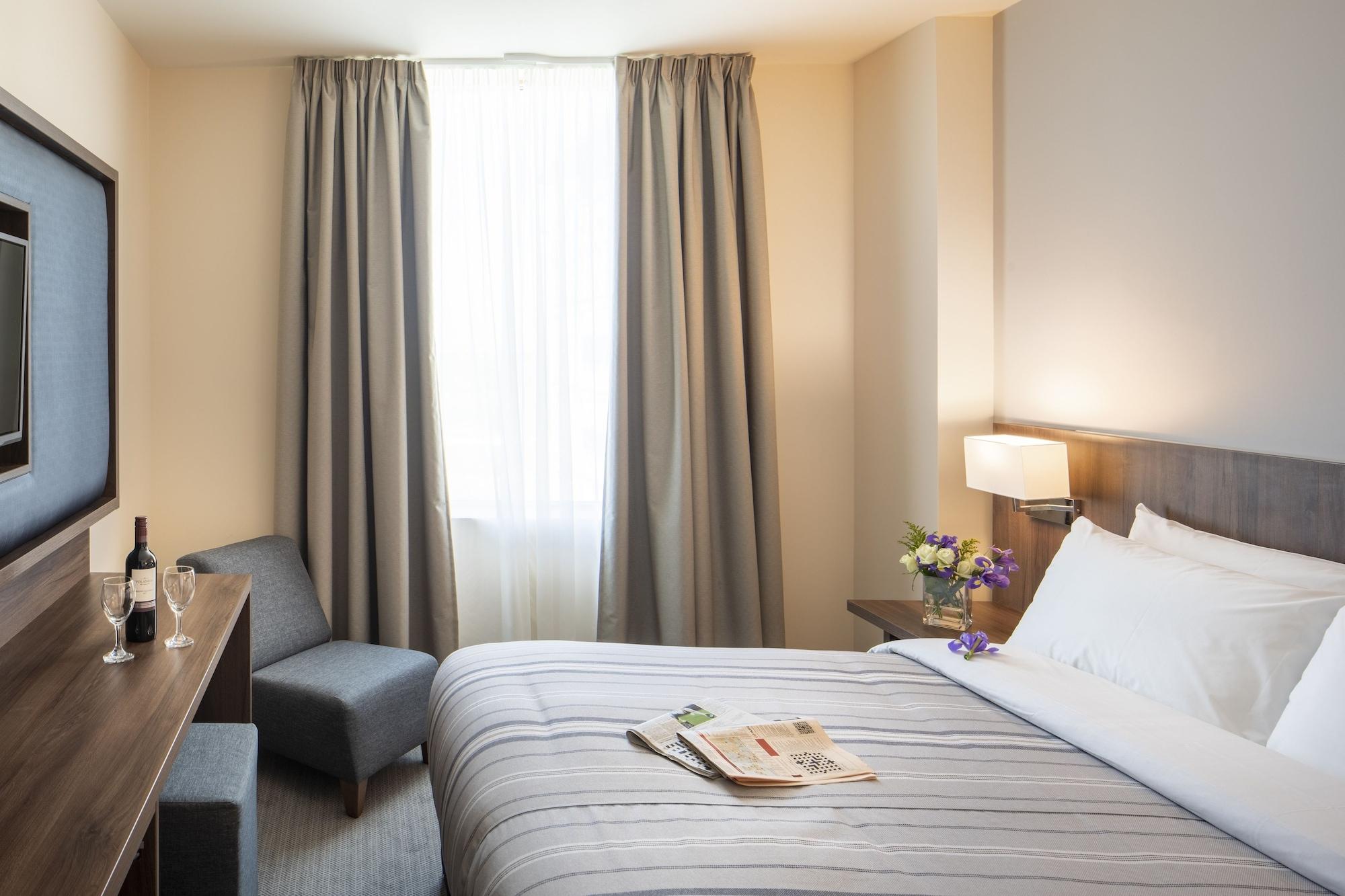 St Giles Heathrow - A St Giles 3* Feltham
